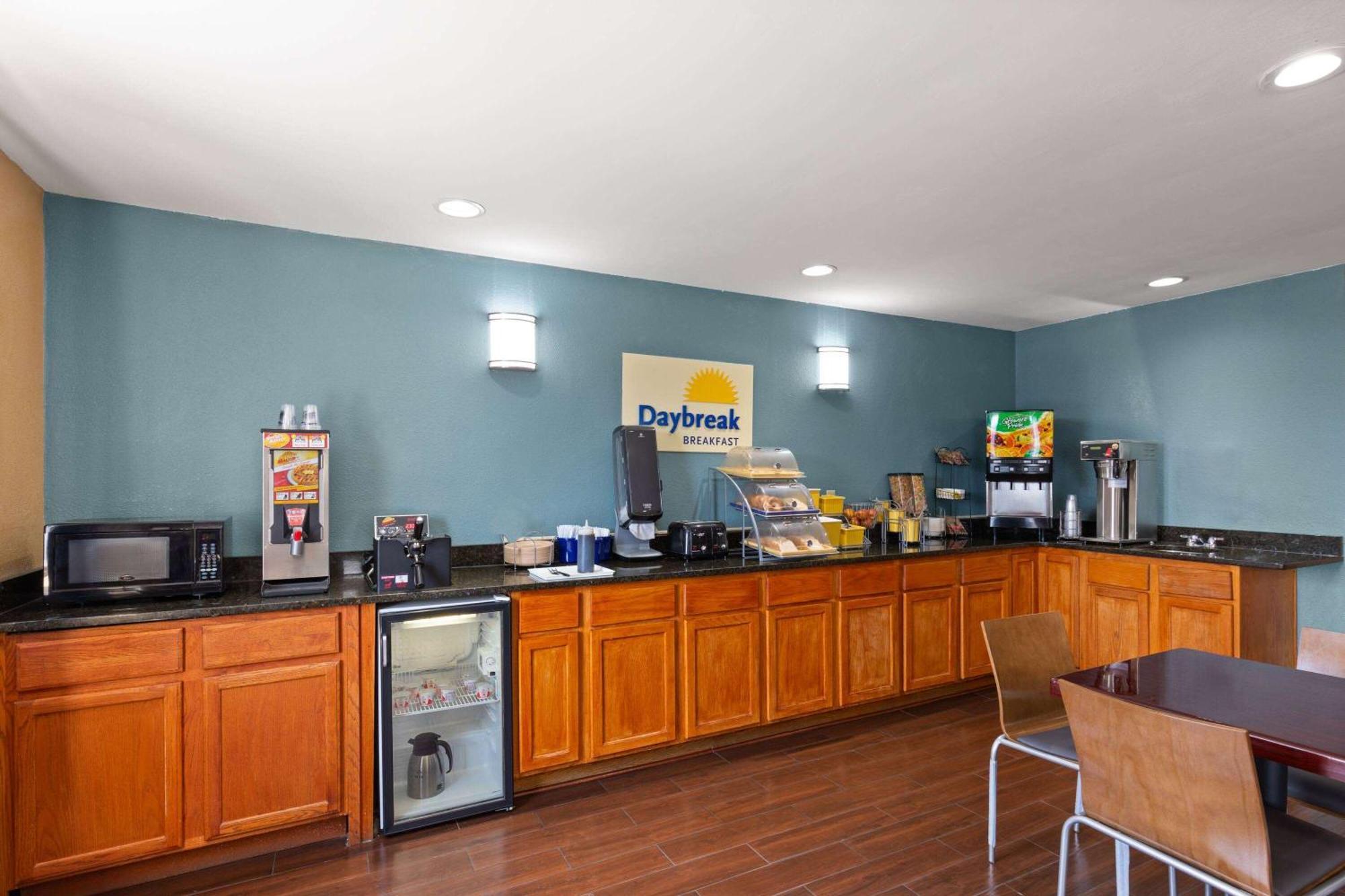 Days Inn By Wyndham Glasgow Eksteriør billede